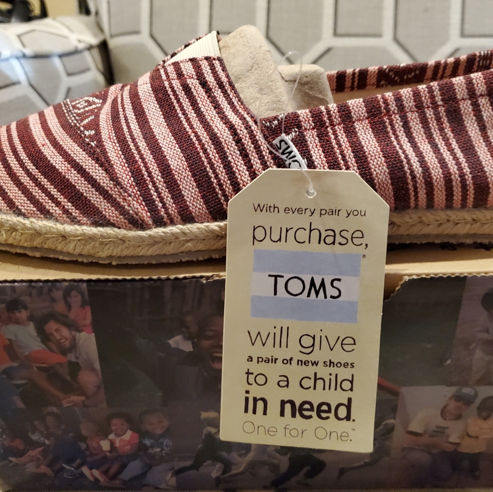 BNIB TOMS men's 8.5 shoes